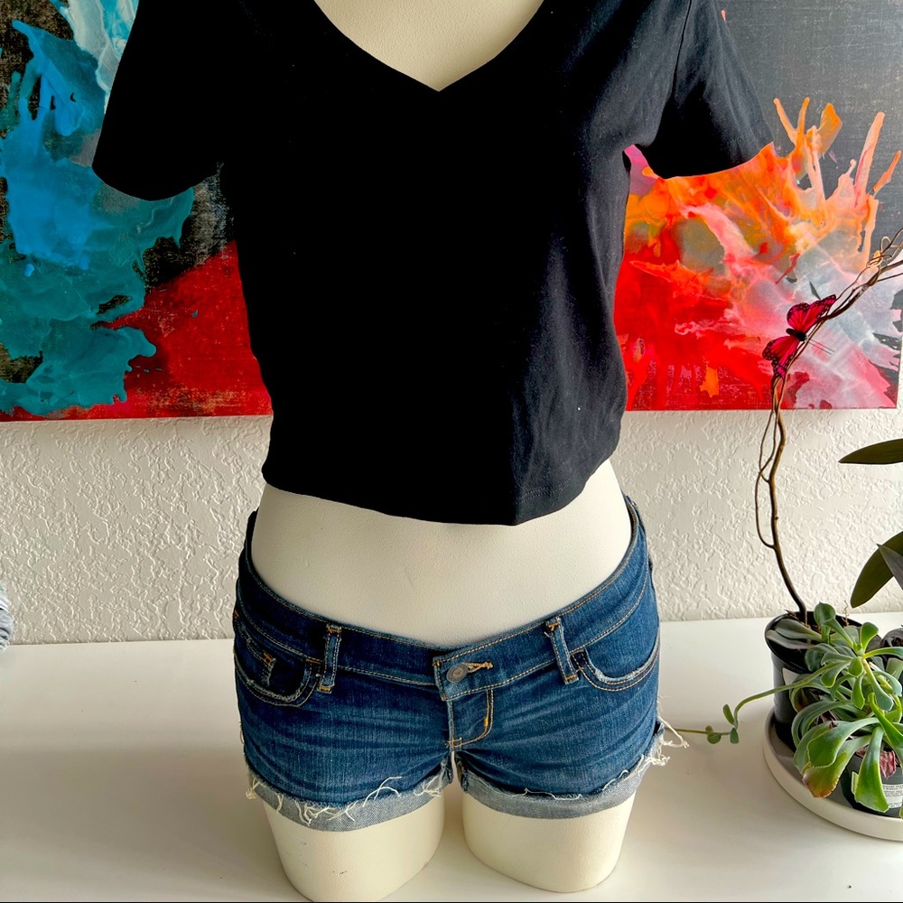 Hollister, denim shorts, size 3 / 26 (juniors or women’s)